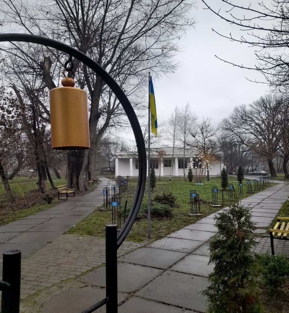 Місце пам’яті: Пам’ятна табличка на Алеї слави у міському парку (1)